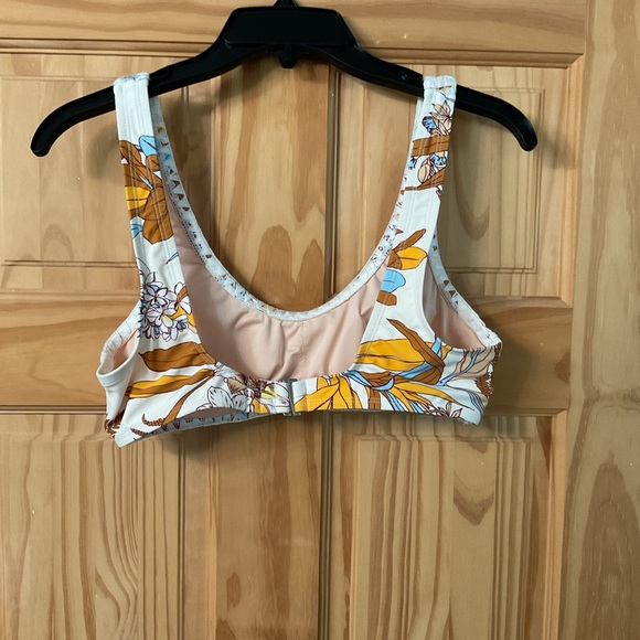 Cupshe Floral Bikini Top and bottom - Picture 3 of 10